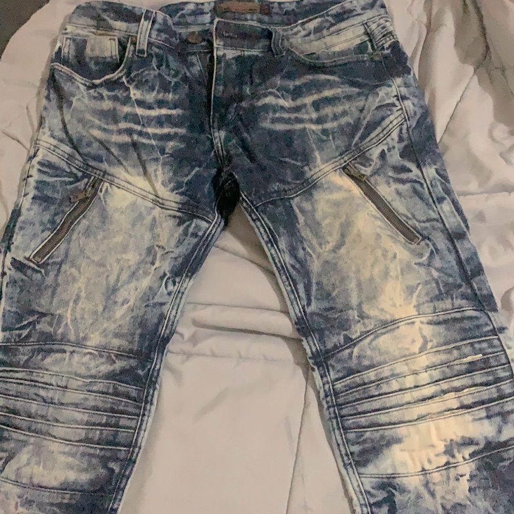 Focus blue jeans